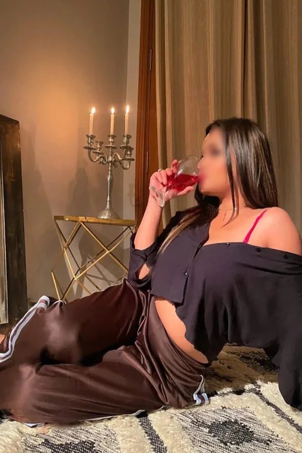 available escort girl Neeta in Noida