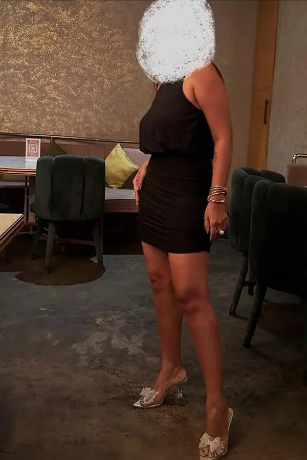 available escort girl Roshni in Mysuru