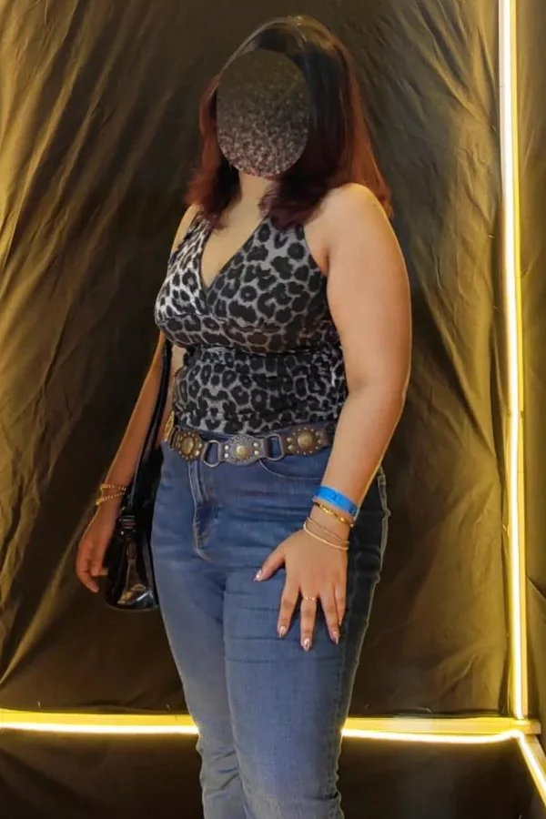 available escort girl Vanshika in Kohima
